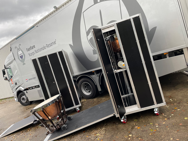 showtrade flight case lift stacking system alternative angle