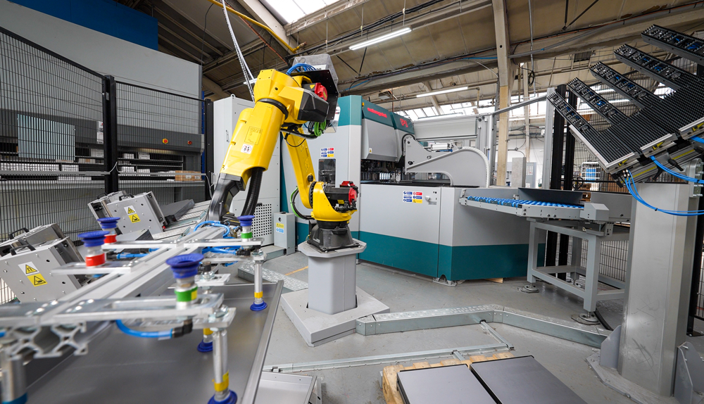 Maquinaria de fabricación de alta tecnología en Penn Elcom