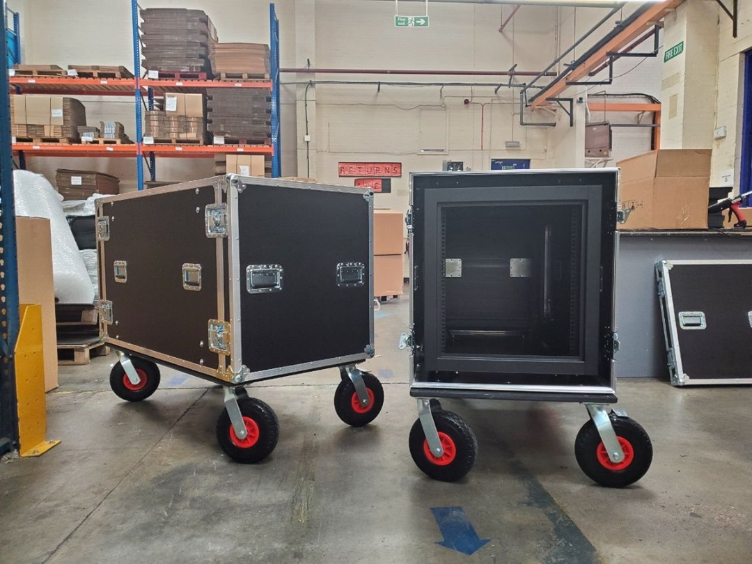 Flight case with massive wheel castors for easy movability